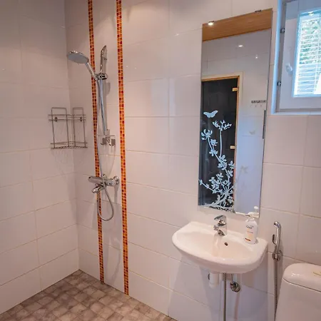 Βίλα Lovely In With Sauna *